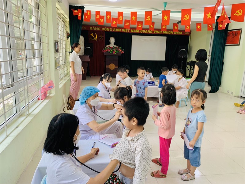 Trường Mầm non Sơn Ca tổ chức khám sức khỏe đợt 1 cho học sinh năm học 2022-2023